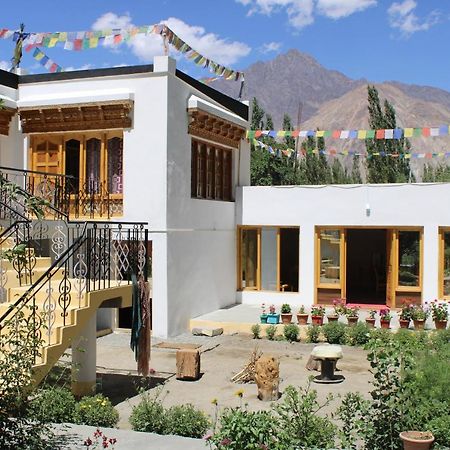 Sernang Homestay Hundar ภายนอก รูปภาพ