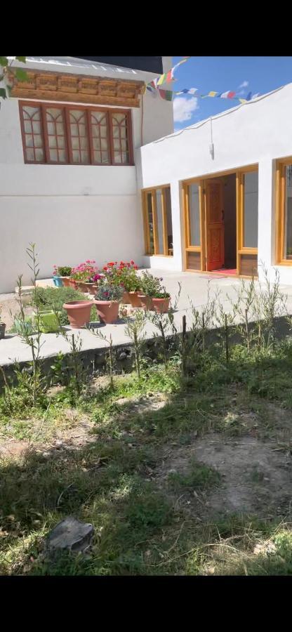 Sernang Homestay Hundar ภายนอก รูปภาพ