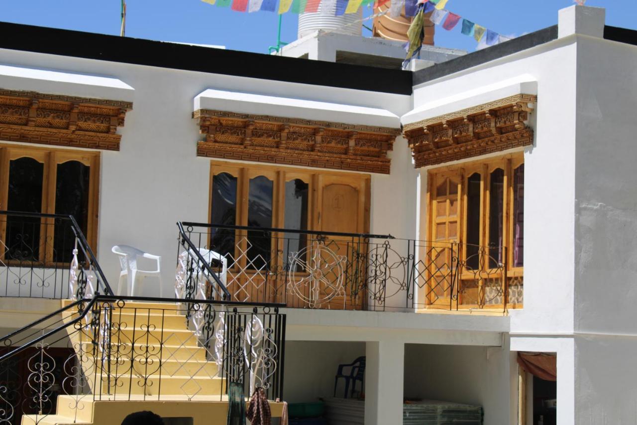 Sernang Homestay Hundar ภายนอก รูปภาพ