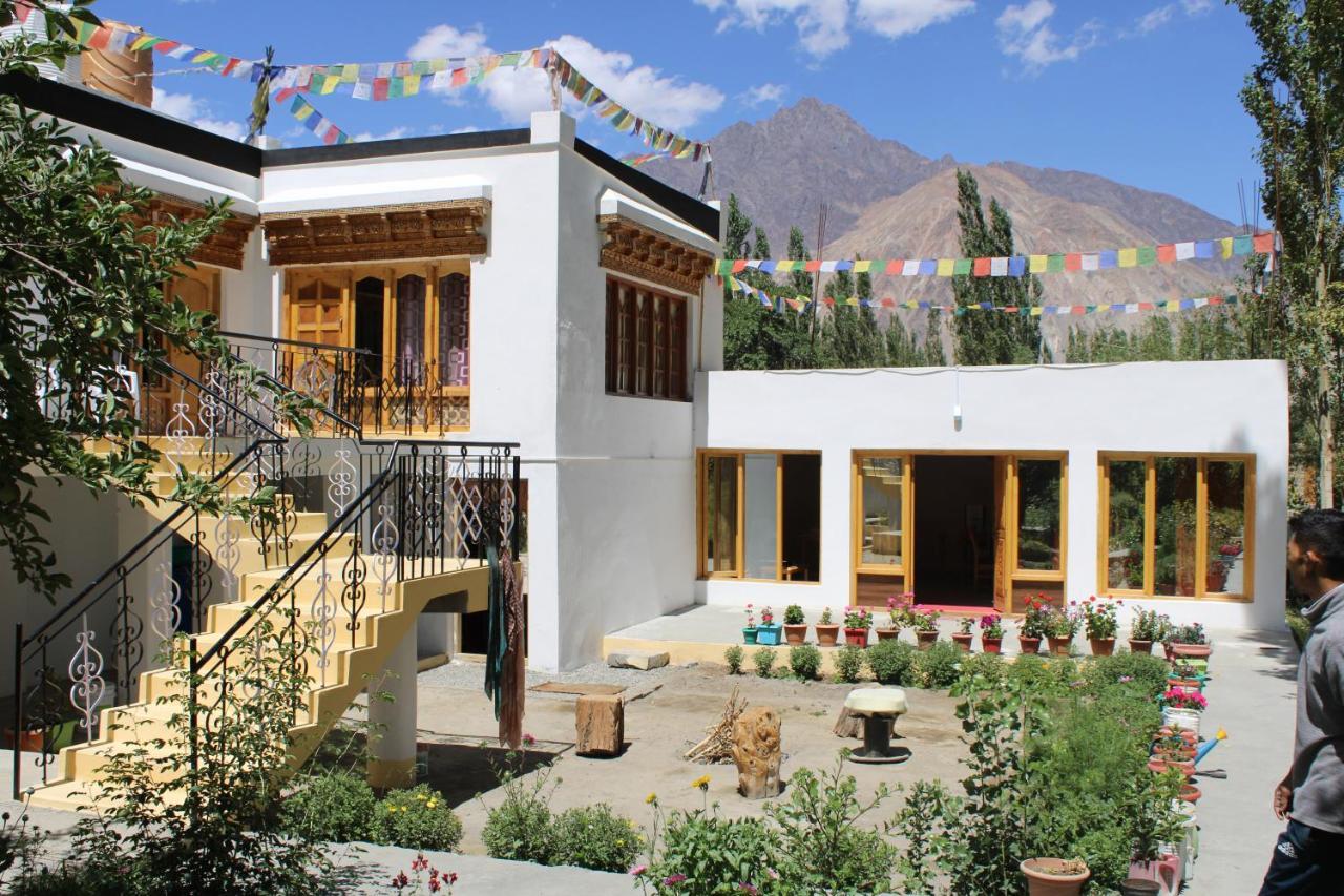 Sernang Homestay Hundar ภายนอก รูปภาพ