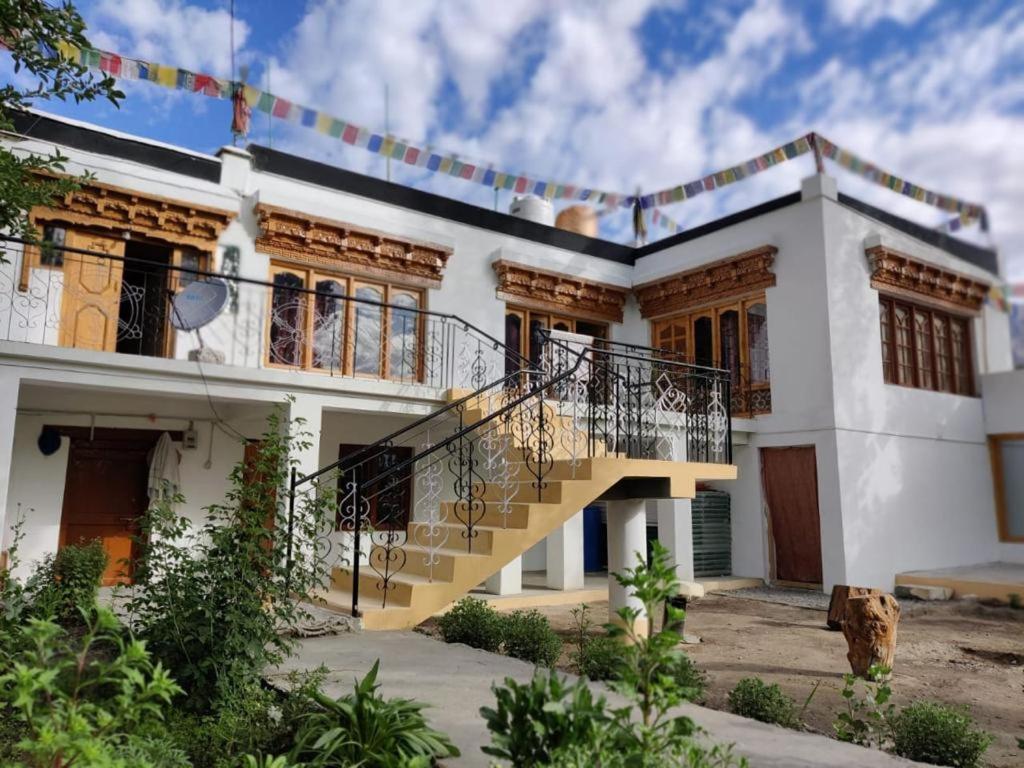 Sernang Homestay Hundar ภายนอก รูปภาพ